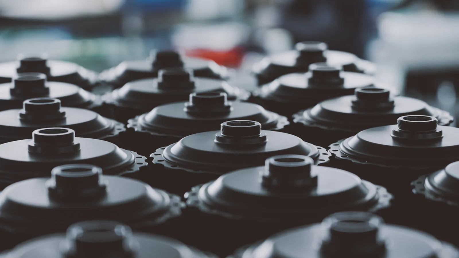 Rows of cylindrical battery cells arranged in a manufacturing pattern